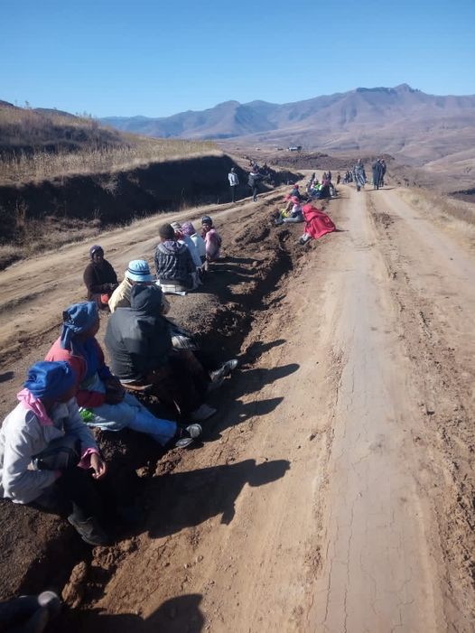 SECHABA SE ITOKISETSA TSELA E KOPANYANG LITEREKE TSE PELI SA THABA-TSEKA LE QACHASENEKE